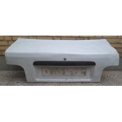 در عقب پراید